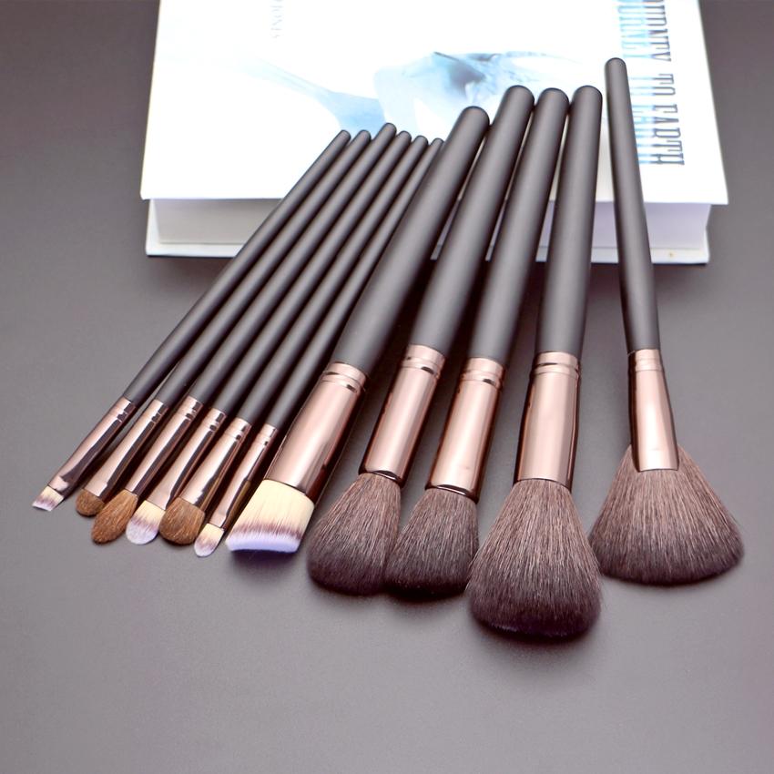 How To Use A Makeup Brush – Correct Use And Application